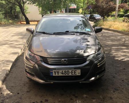 ქირავდება ჰიბრიდი დღიურად მანქანა honda - insight / toyota - prius