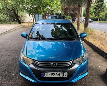 ქირავდება ჰიბრიდი დღიურად მანქანა honda - insight  /  toyota - prius
