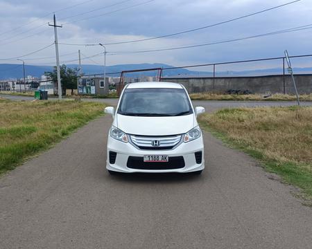 ქირავდება მინივენი