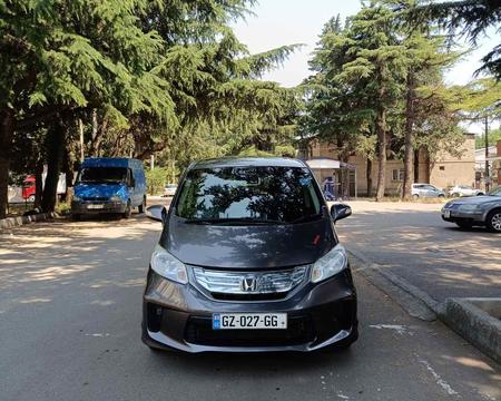 ქირავდება მინივენი