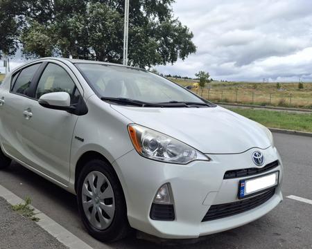 Daily Car Rental, Toyota Prius C, ქირავდება ავტომობილი დღიურად