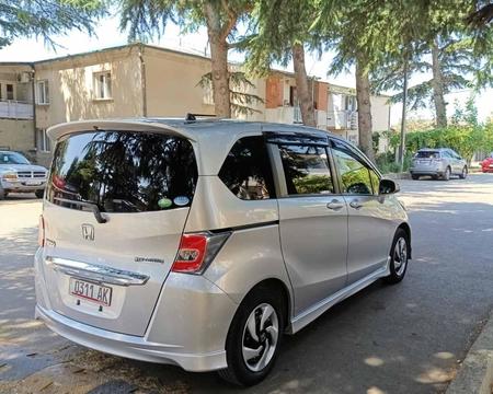 ქირავდება მინივენები